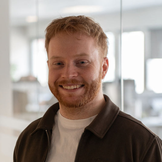 Adam - supportspecialist - headshot - Alvemo