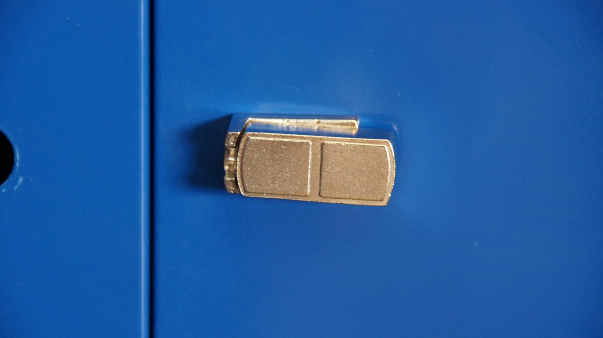 Hänglåsklyka till klädskåp - Alvemo - Skåpstillbehör