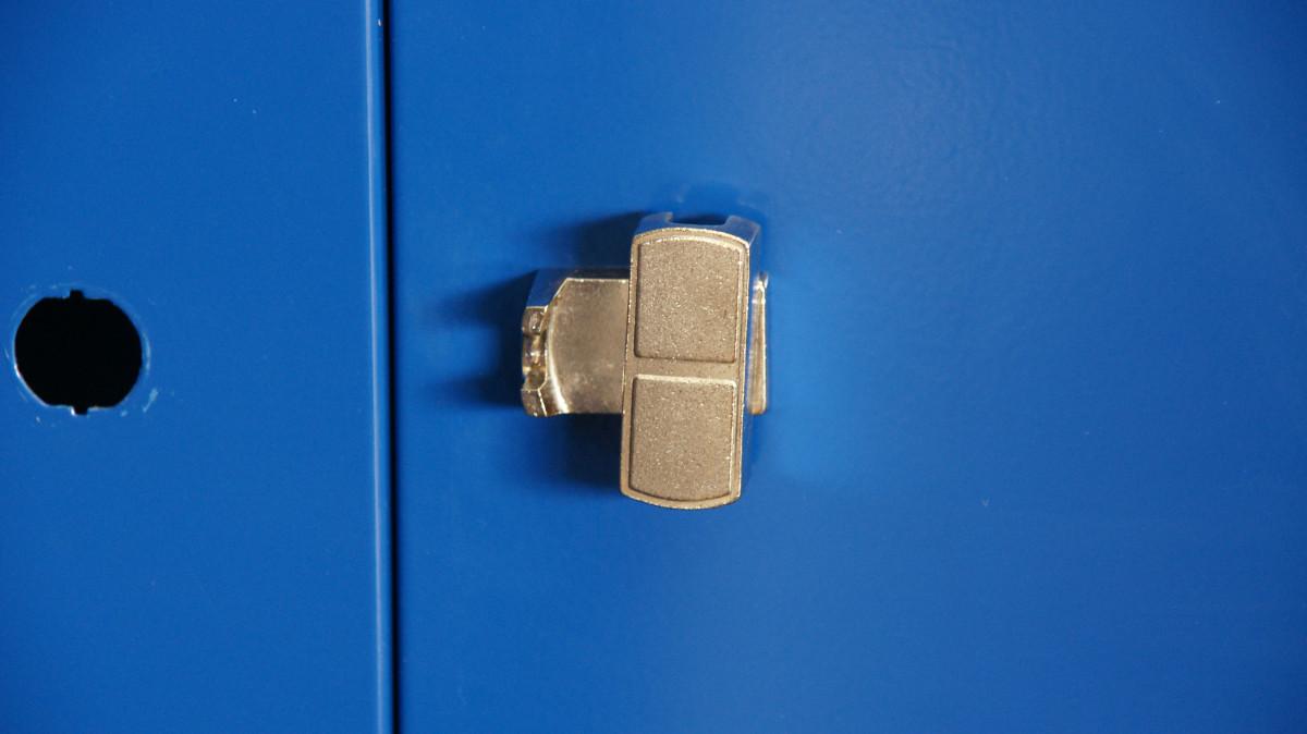 Hänglåsklyka till klädskåp - Alvemo - Skåpstillbehör