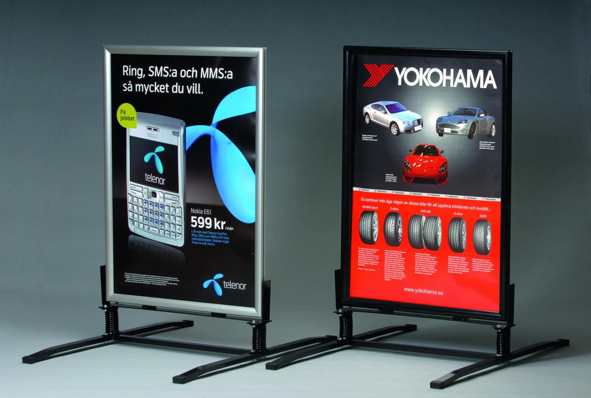 Fjädrad Skylt - Affischmått: 700x1000 mm (Svart) - Alvemo - 